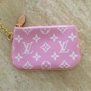 Bubble gum pink key pouch
